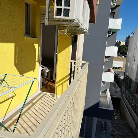 Golden Parrot Apartment Podgorica Exterior photo